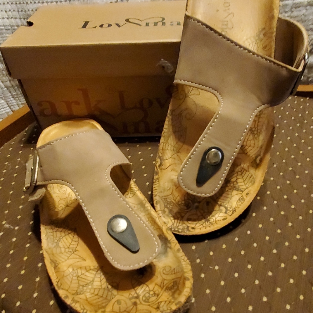 Love Mark sandals